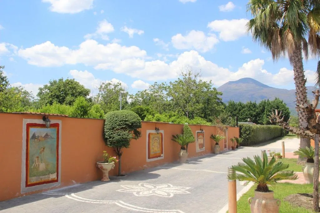 Sports and Entertainment, Villa Julia, Naples