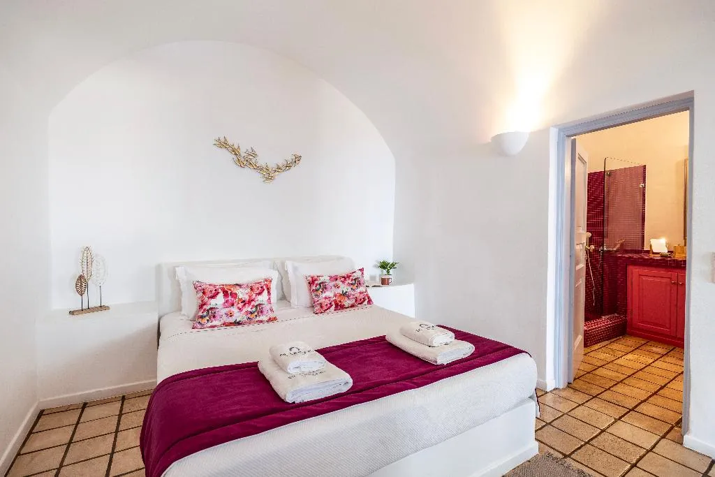 SUITE WITH JACUZZI Room, El Verano Collection Santorini, Santorini