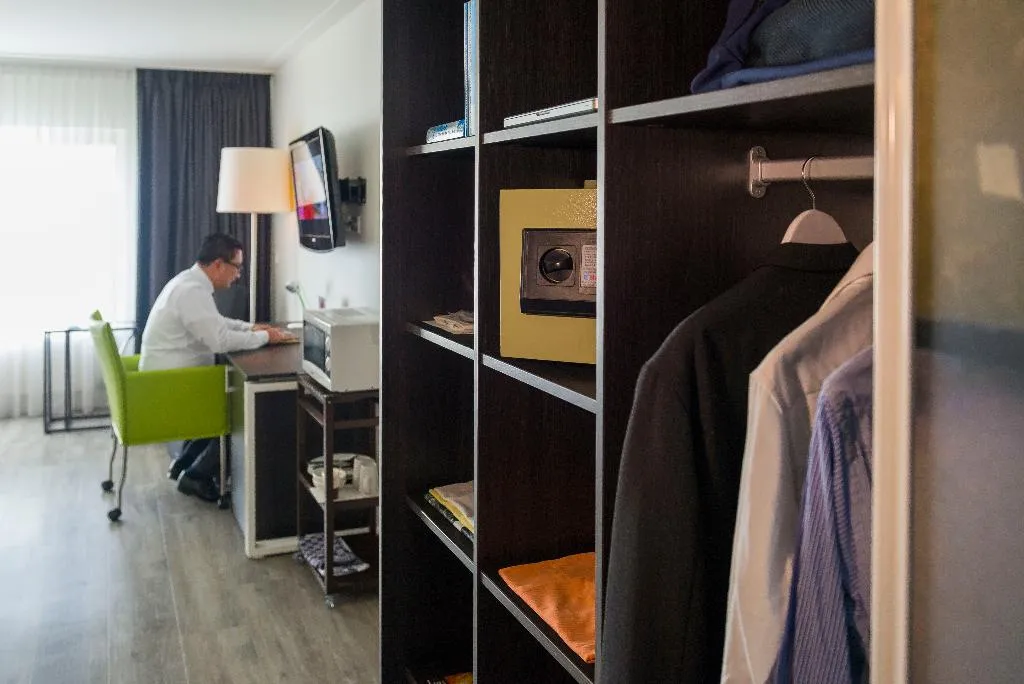 JUNIOR SUITE STANDARD Room, Grand Hotel Amstelveen, Amsterdam