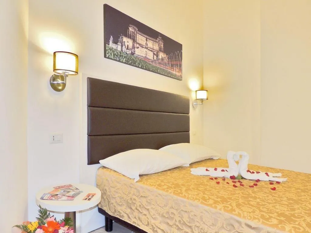 Room, Enrica, Naples