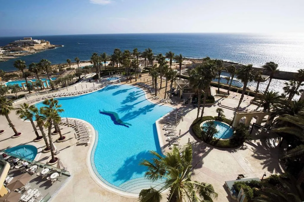 Pool, Hilton Malta, Malta