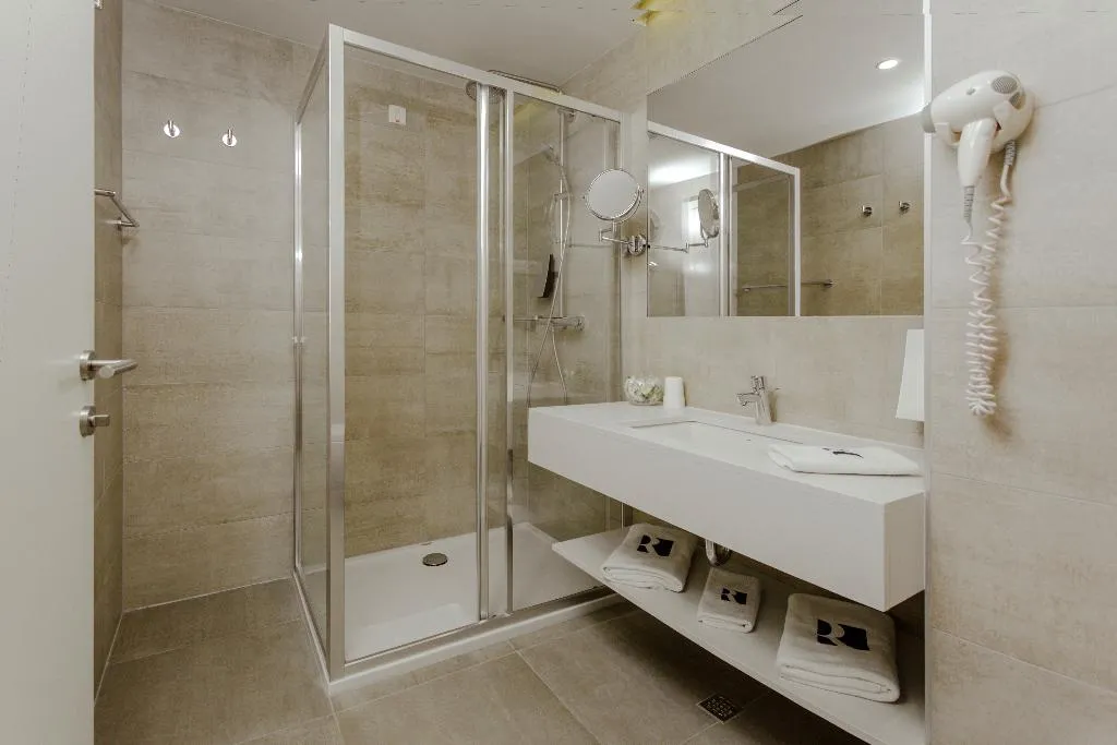 APARTMENT PARTIAL SEA VIEW Room, Romana Beach Apartments, Split