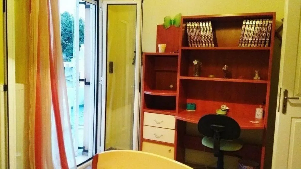 Room, Windy Place, Crete
