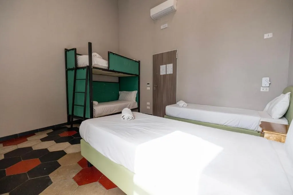 Bed in dormitory CAPACITY 4 Room, Borgo Ripa Urban Travel, Rome