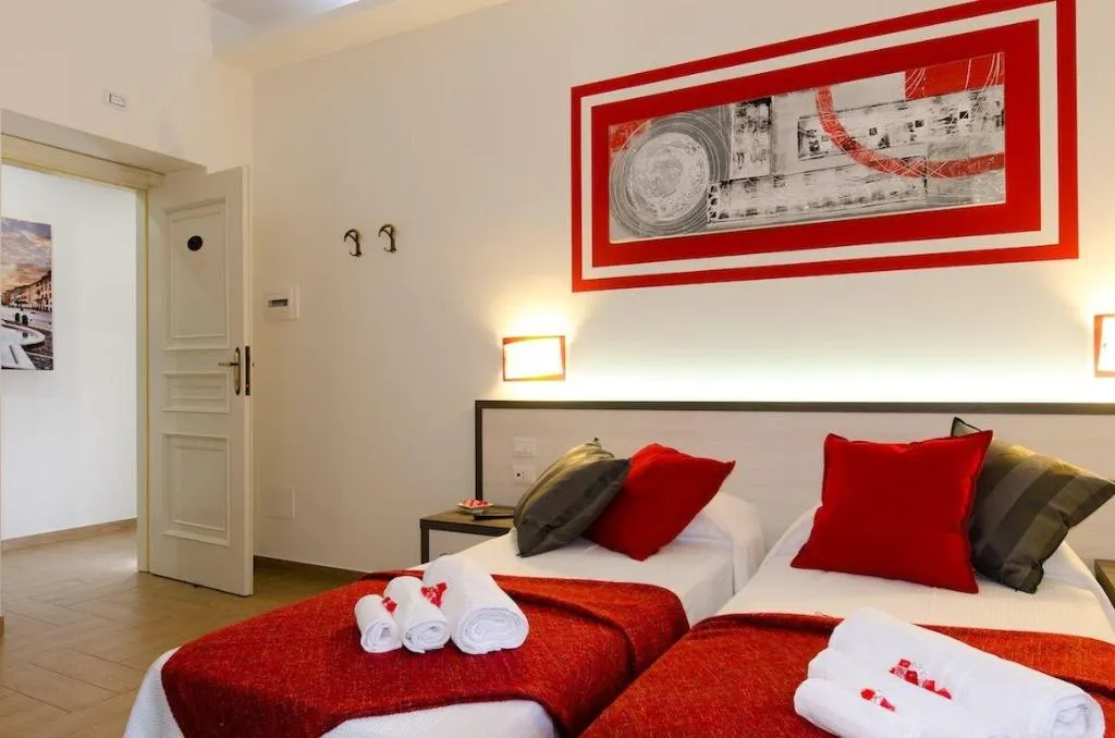 Room, Gemme Di Roma, Naples