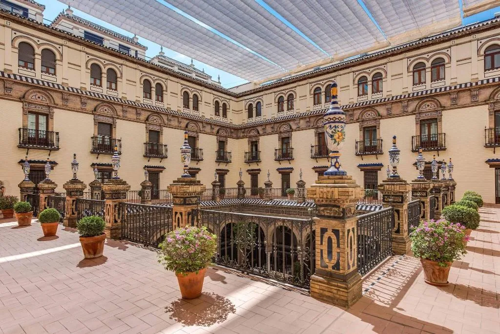 General view, Alfonso XIII, Seville