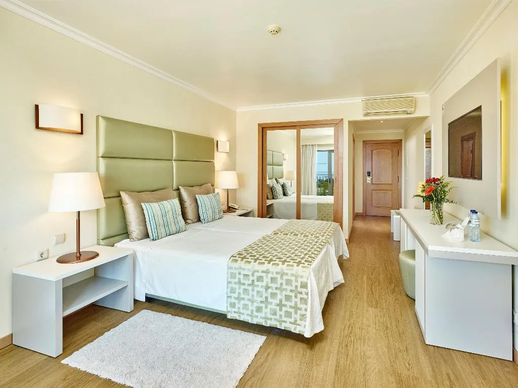 TWIN DELUXE SEA VIEW Room, Hotel Baia Grande, Algarve