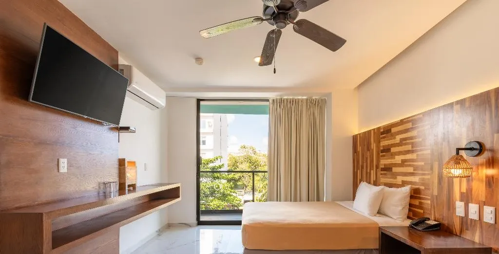 Room SUPERIOR KING BED Room, Marvic Hotel, Playa Del Carmen