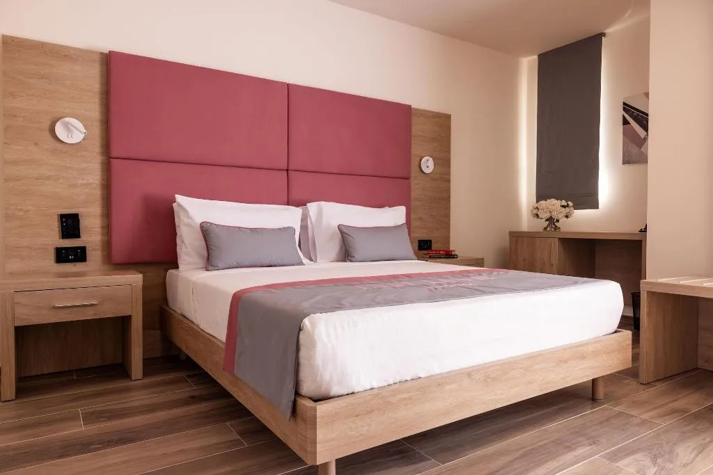 Room, C'est La Vie Boutik Swieqi, Malta