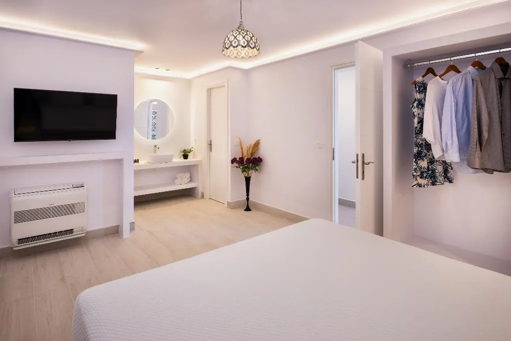 SUITE TWO BEDROOMS Room, Palm Island Suites, Santorini