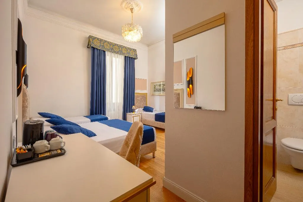 QUADRUPLE ONE BEDROOM ONE BATHROOM Room, Annabella Hotel Roof Terrace, Florence
