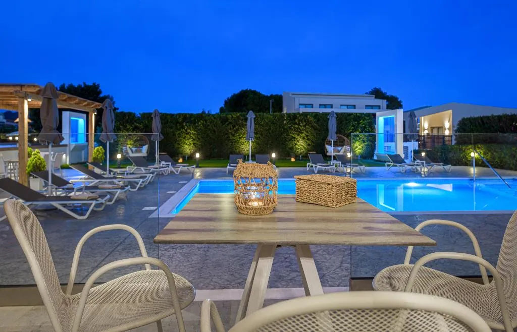 TRIPLE DELUXE WITH TERRACE Room, White Canvas Boutique Studios, Zante