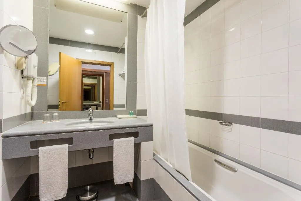 Double or Twin STANDARD Room, Riviera Hotel Carcavelos, Lisbon