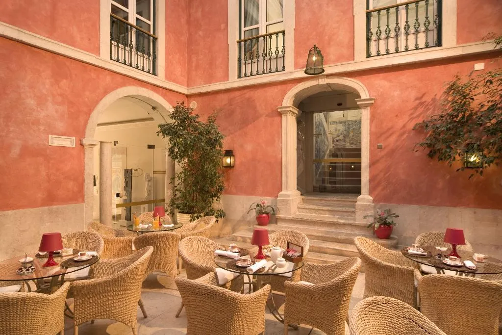 Terrace, Real Palacio, Lisbon