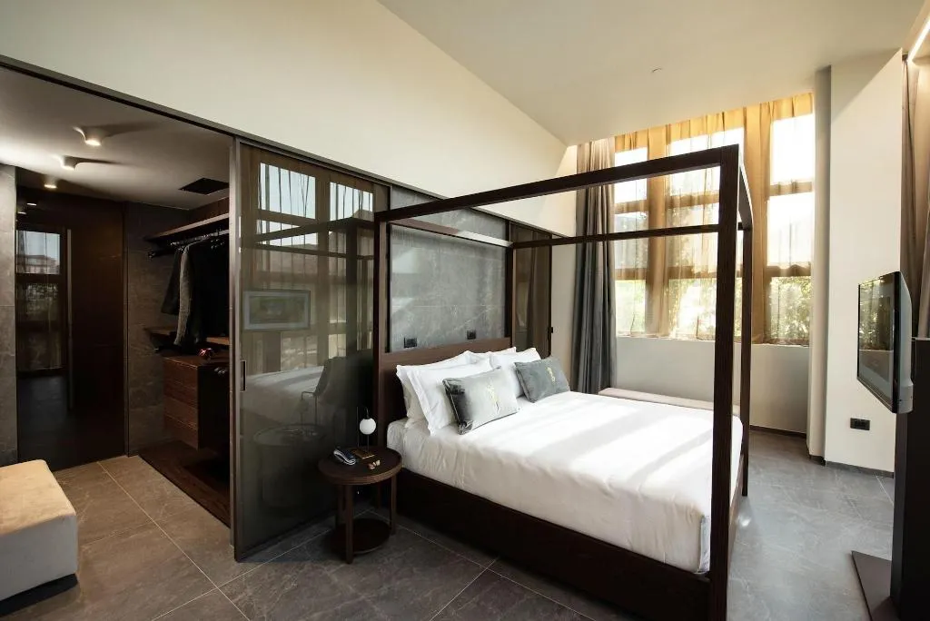 Room, Gold Tower Lifestyle Hotel, Naples
