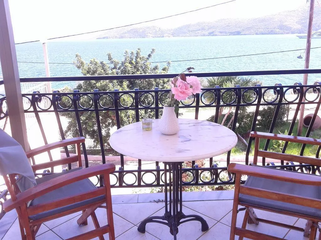 Terrace, Green Bay, Kefallinia