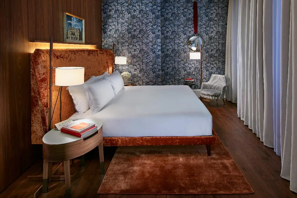 SUITE KING SIZE BED Room, Mandarin Oriental Milan, Milan