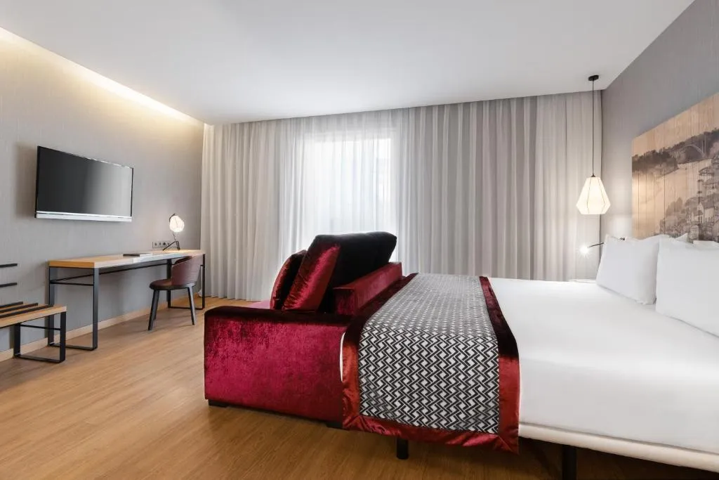 JUNIOR SUITE STANDARD Room, Eurostars Porto Centro, Porto