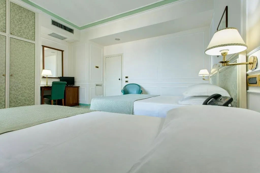 TRIPLE STANDARD Room, Lloyd's Baia, Naples
