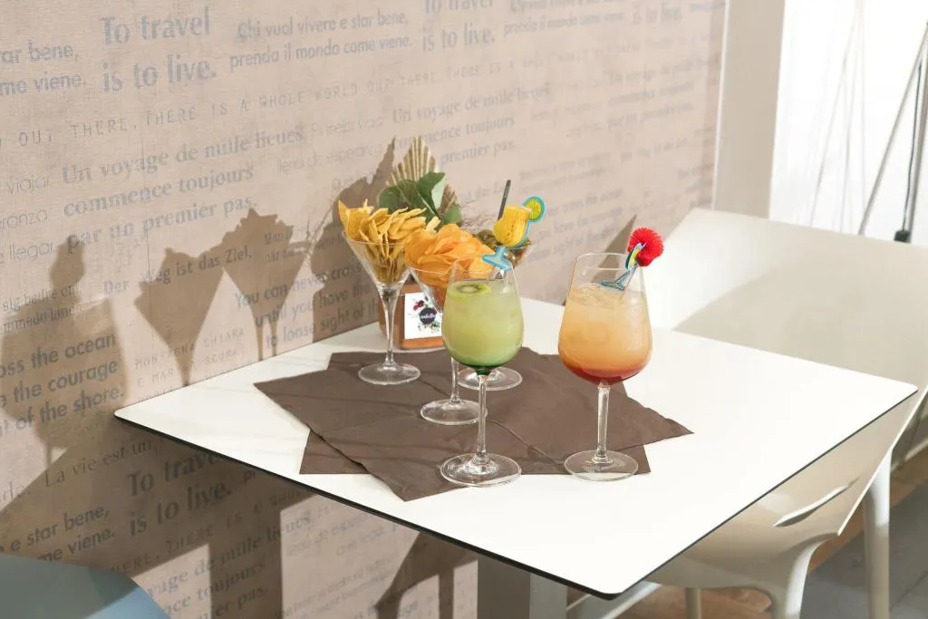 Bar, Helios Hotel and Restaurant, Milan