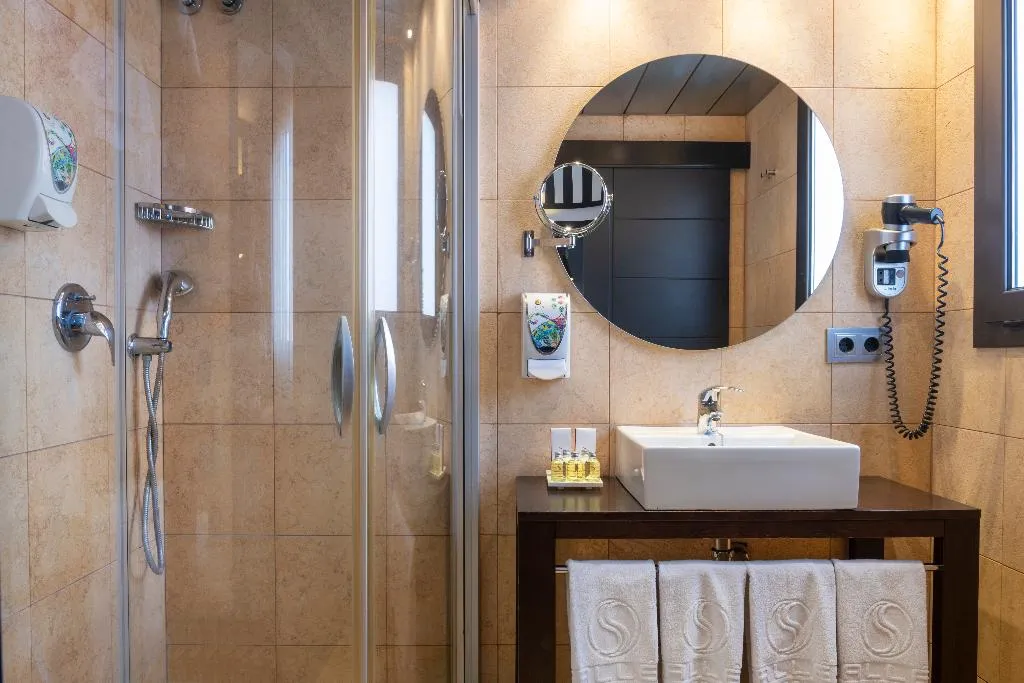 Double or Twin STANDARD Room, Salles Hotel Aeroport de Girona, Costa Brava