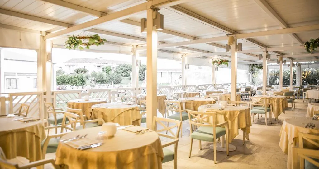 Restaurant, Grande Baia Resort & Spa, Olbia