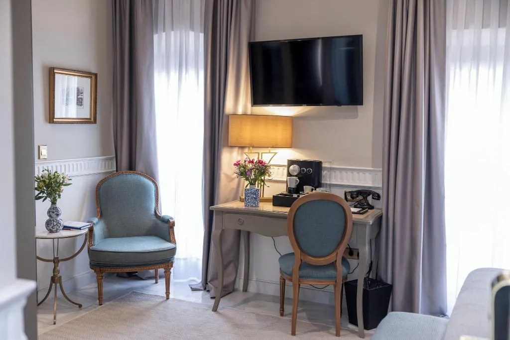 DOUBLE DELUXE KING BED Room, Gravina 51, Seville