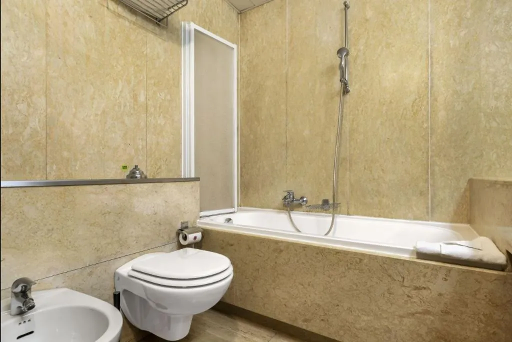 TRIPLE STANDARD Room, B&B Hotel Milano Portello, Milan