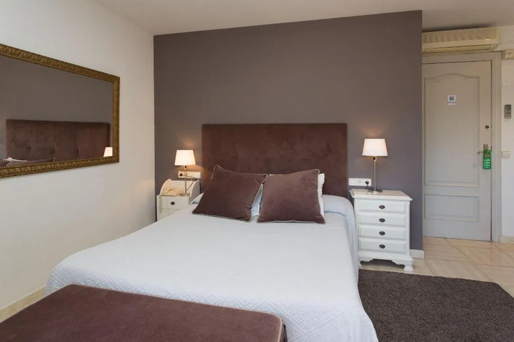 Room, Hostal De La Plaça, Barcelona