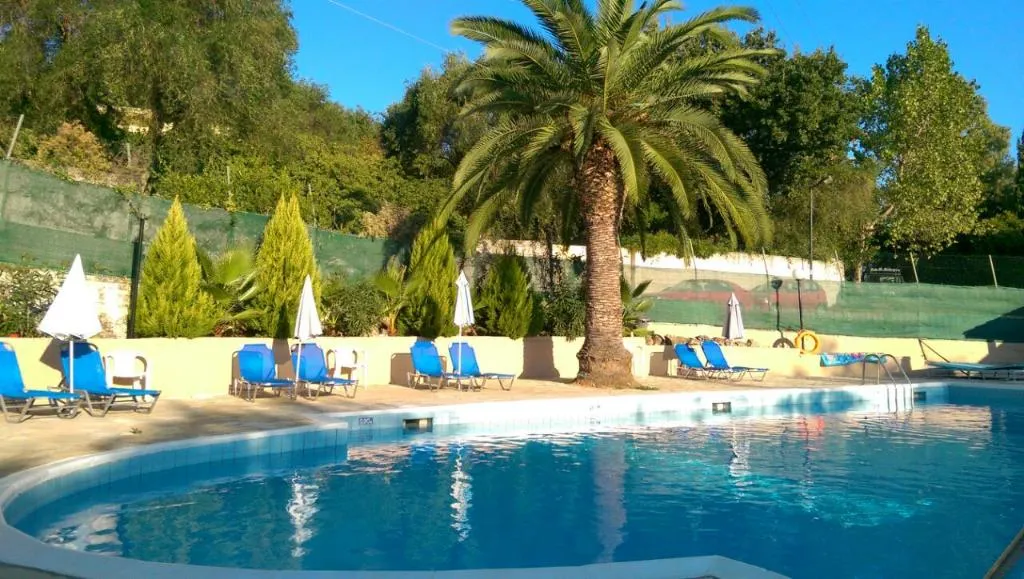 Pool, Tina, Corfu