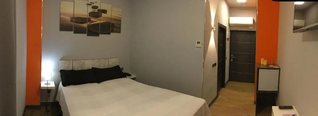 Room, H La Cabaña, Madrid