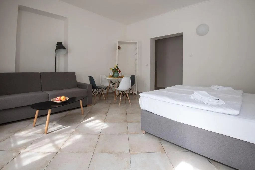 QUADRUPLE TWO BEDROOMS Room, Boutique Apartments White Swan, Prague