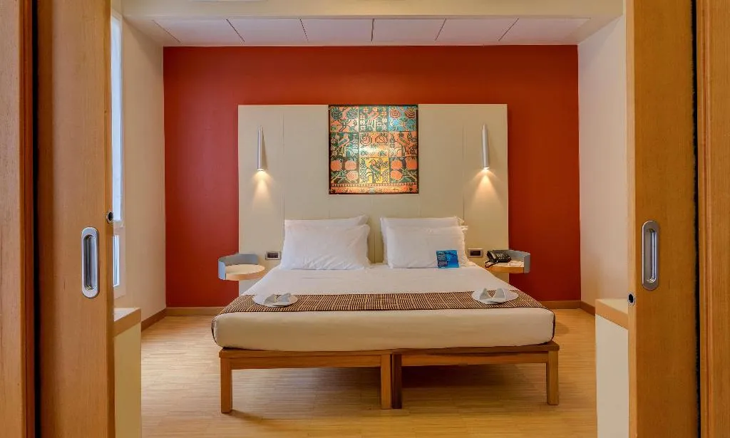 JUNIOR SUITE KING SIZE BED Room, Best Western Plus Hotel Bologna, Venice