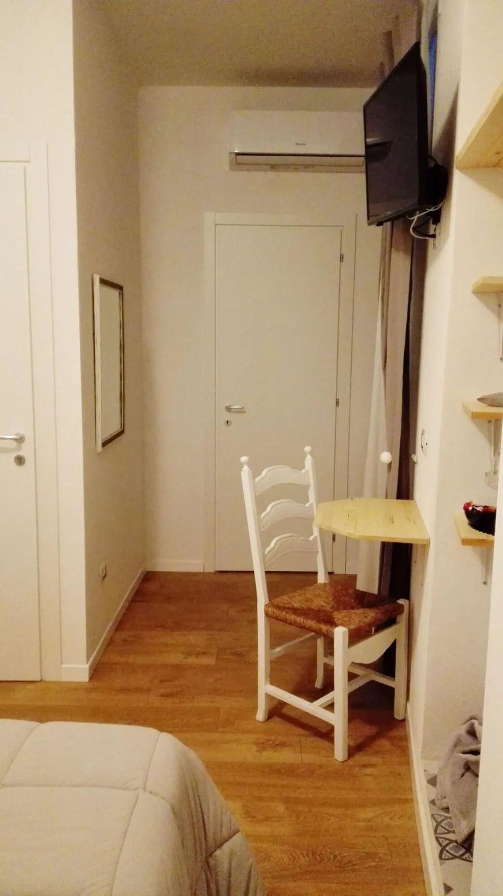 Room, Quartino Napoletano, Naples