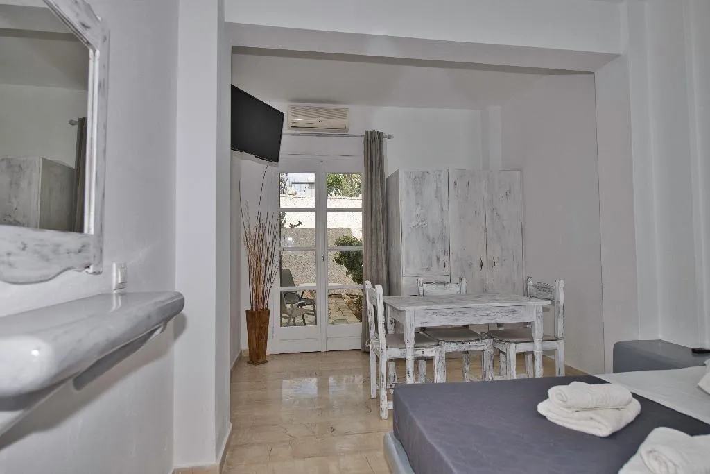 DOUBLE SUPERIOR Room, Ira Apartments, Santorini