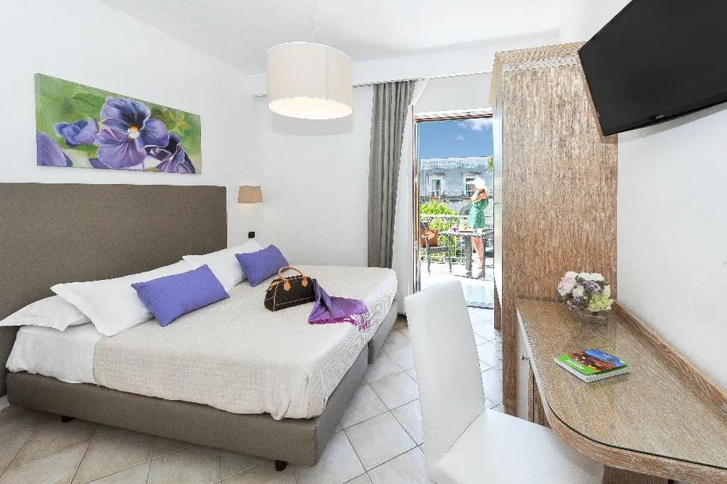 TWIN SUPERIOR GARDEN VIEW Room, Relais Francesca, Naples