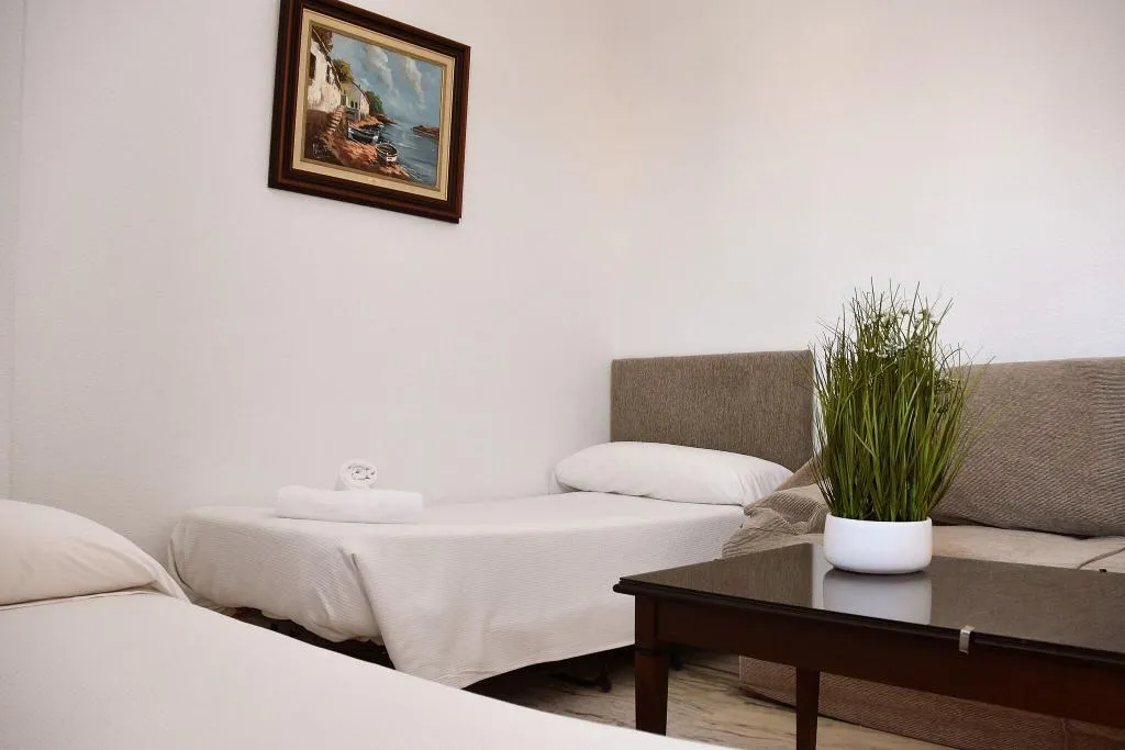 Bed in dormitory TWO BEDS Room, Hotel Turia, Valencia