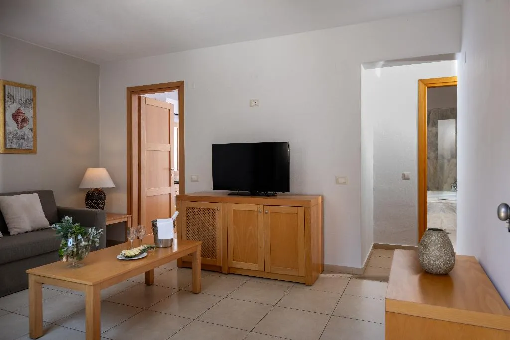 SUITE WITH PRIVATE POOL Room, Miramare Resort & Spa, Crete