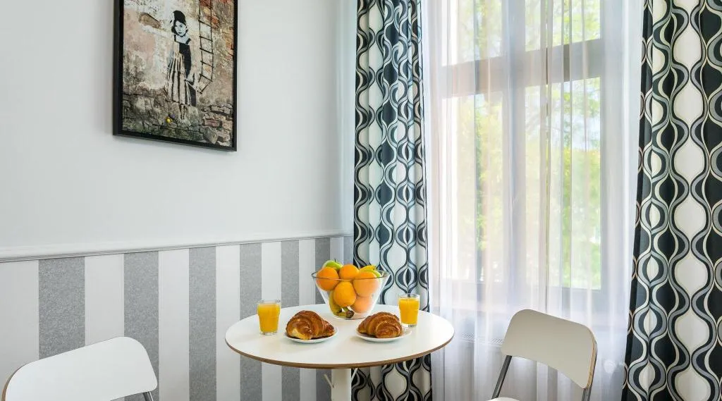 STUDIO DELUXE WITH VIEWS Room, Old Town Residence BIS, Krakow