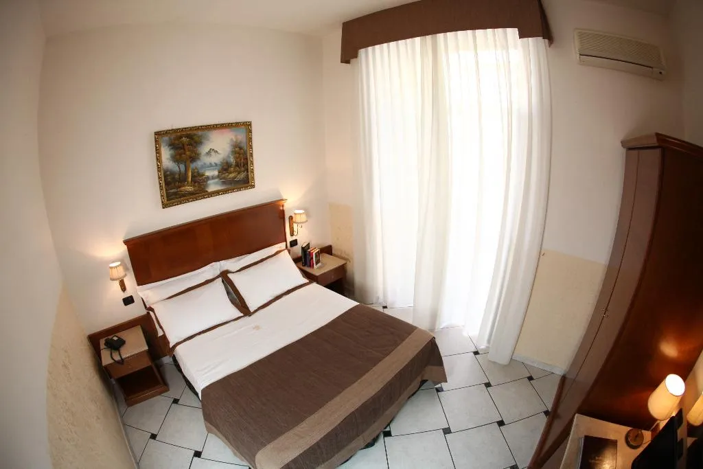 DOUBLE SINGLE USE STANDARD Room, Garibaldi, Naples
