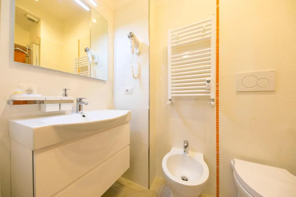 Room, Suites Roma Tiburtina, Rome