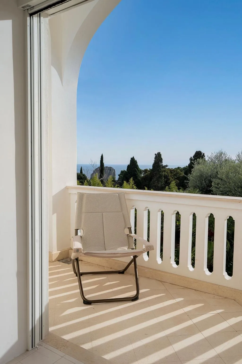 APARTMENT THREE BEDROOMS THREE BATHROOMS Room, Villa Certosa, Naples
