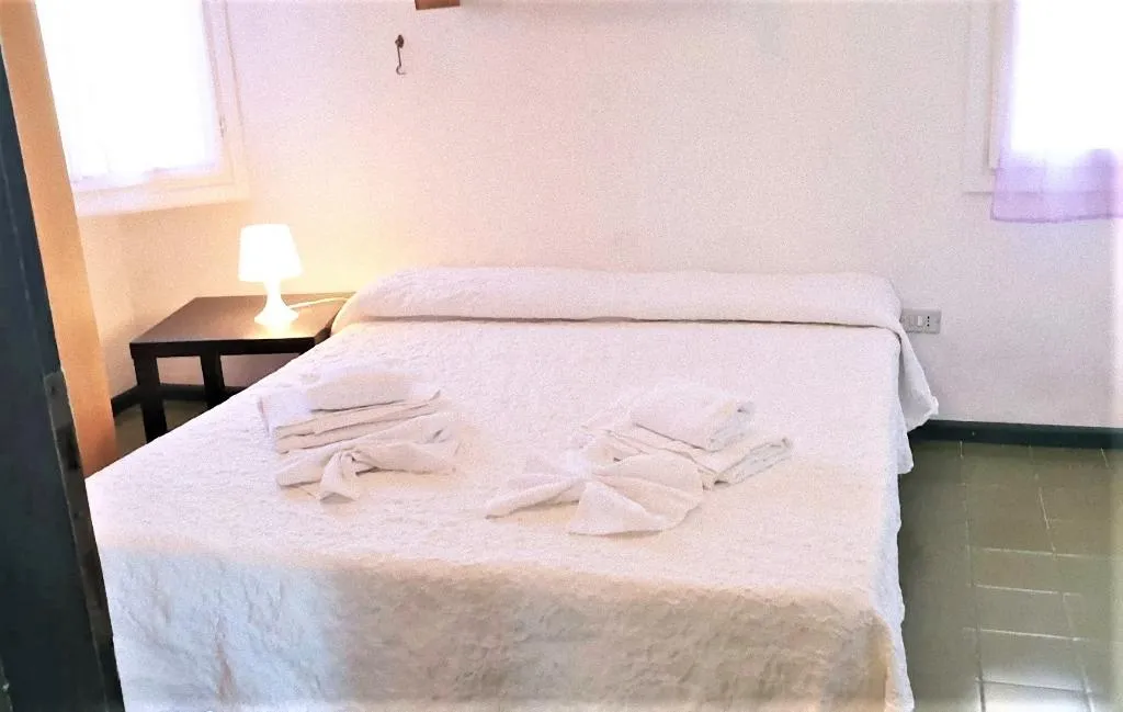 APARTMENT CAPACITY 6 TWO BEDROOMS Room, Terza Spiaggia and la Filasca, Olbia