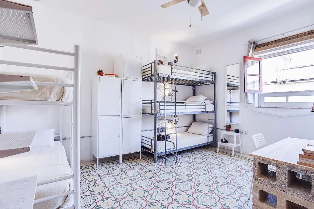 Room, Granny's Inn - Hostel, Malta
