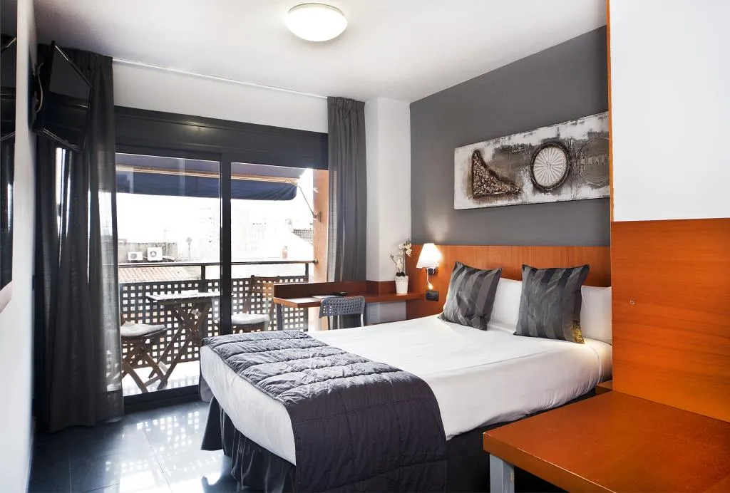 DOUBLE WITH TERRACE Room, Sant Pere II Hotel, Barcelona