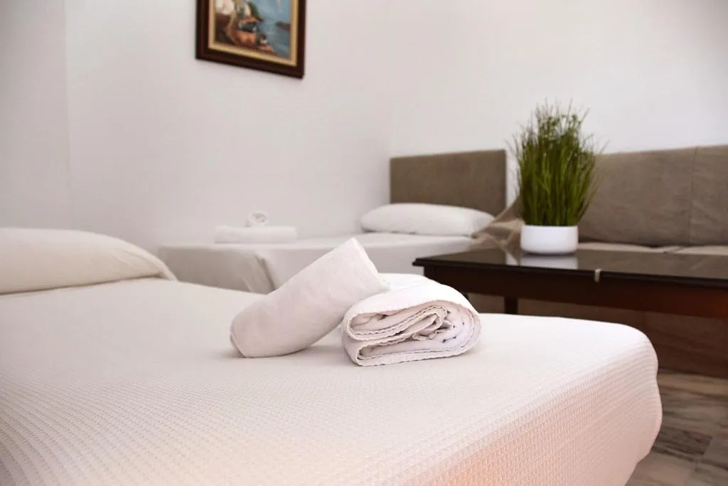 Bed in dormitory TWO BEDS Room, Hotel Turia, Valencia