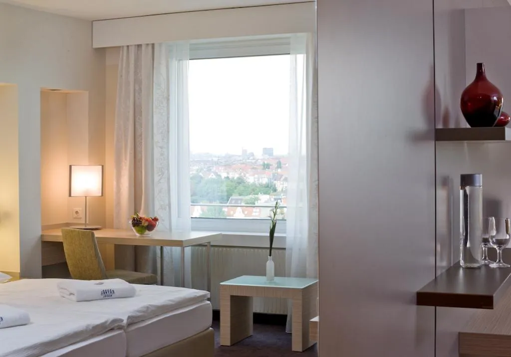 DOUBLE DELUXE Room, Estrel Hotel Berlin, Berlin