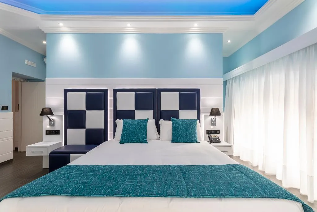 TRIPLE DELUXE Room, THE ONE Boutique Hotel & SPA Rome, Rome