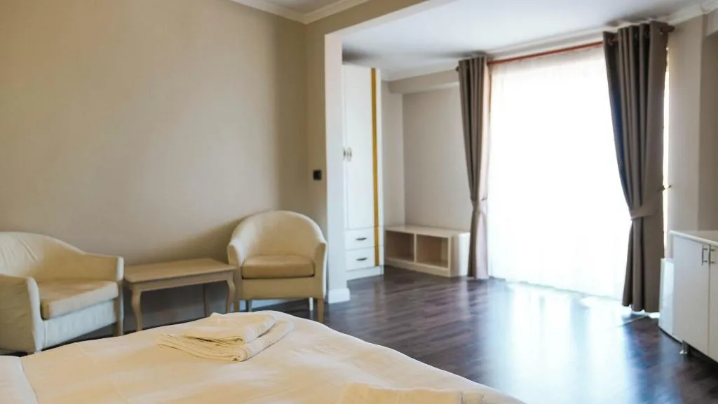 Room, Hotel Majestic, Durres