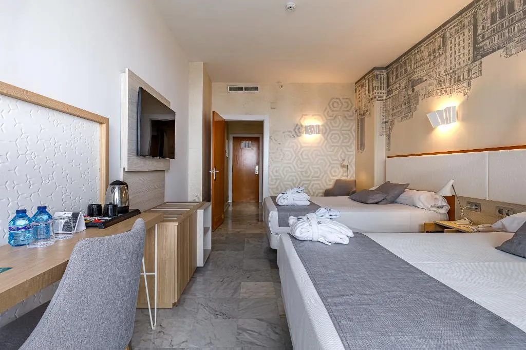 Double or Twin DELUXE Room, Madeira Centro, Costa Blanca